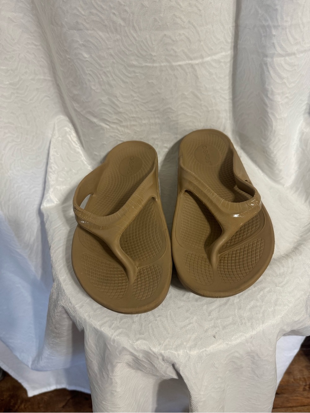 OOFOS Flip Flops